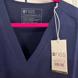 Figs Casma 3 pocket medium scrub top. New with tags